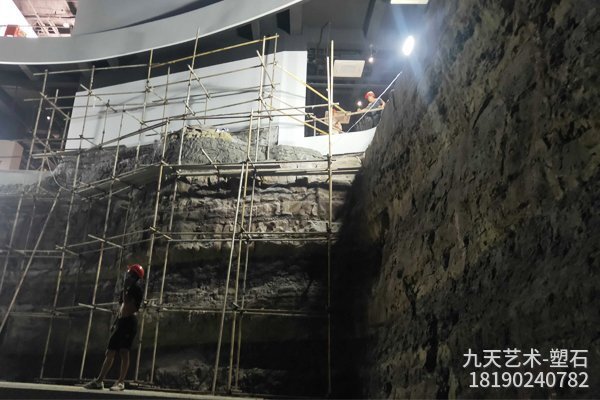 2022自贡恐龙博物馆塑石工程-仿岩层施工中